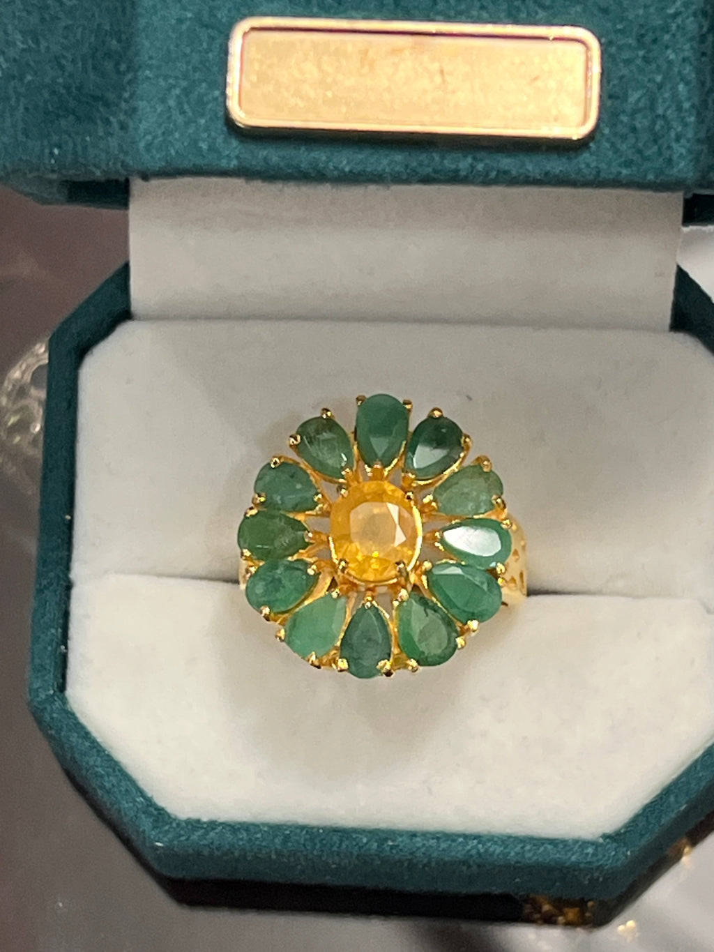 Certified ans Appraised Emerald and Yellow Sapphire Statement Ring