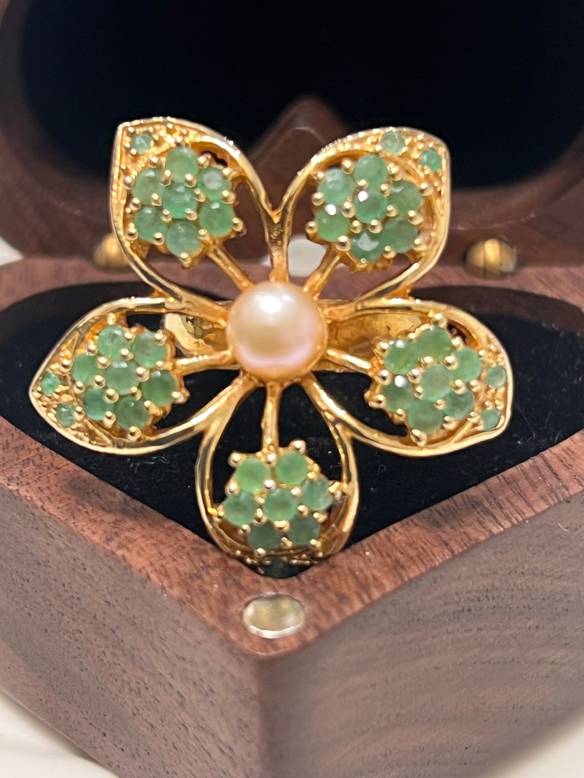 Handmade genuine Colombian Emerald and Pearl Flower Ring