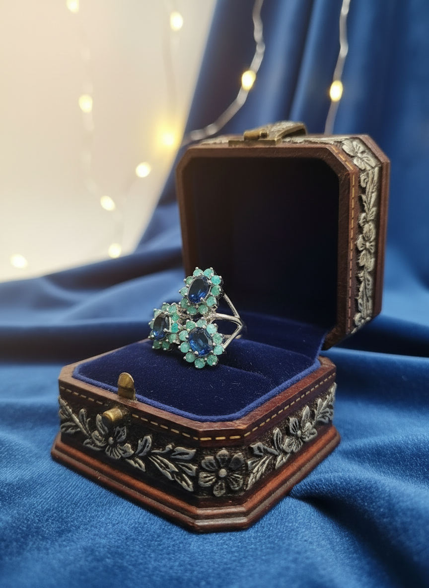 Handmade beautiful Natural Emerald and Kyanite Ring