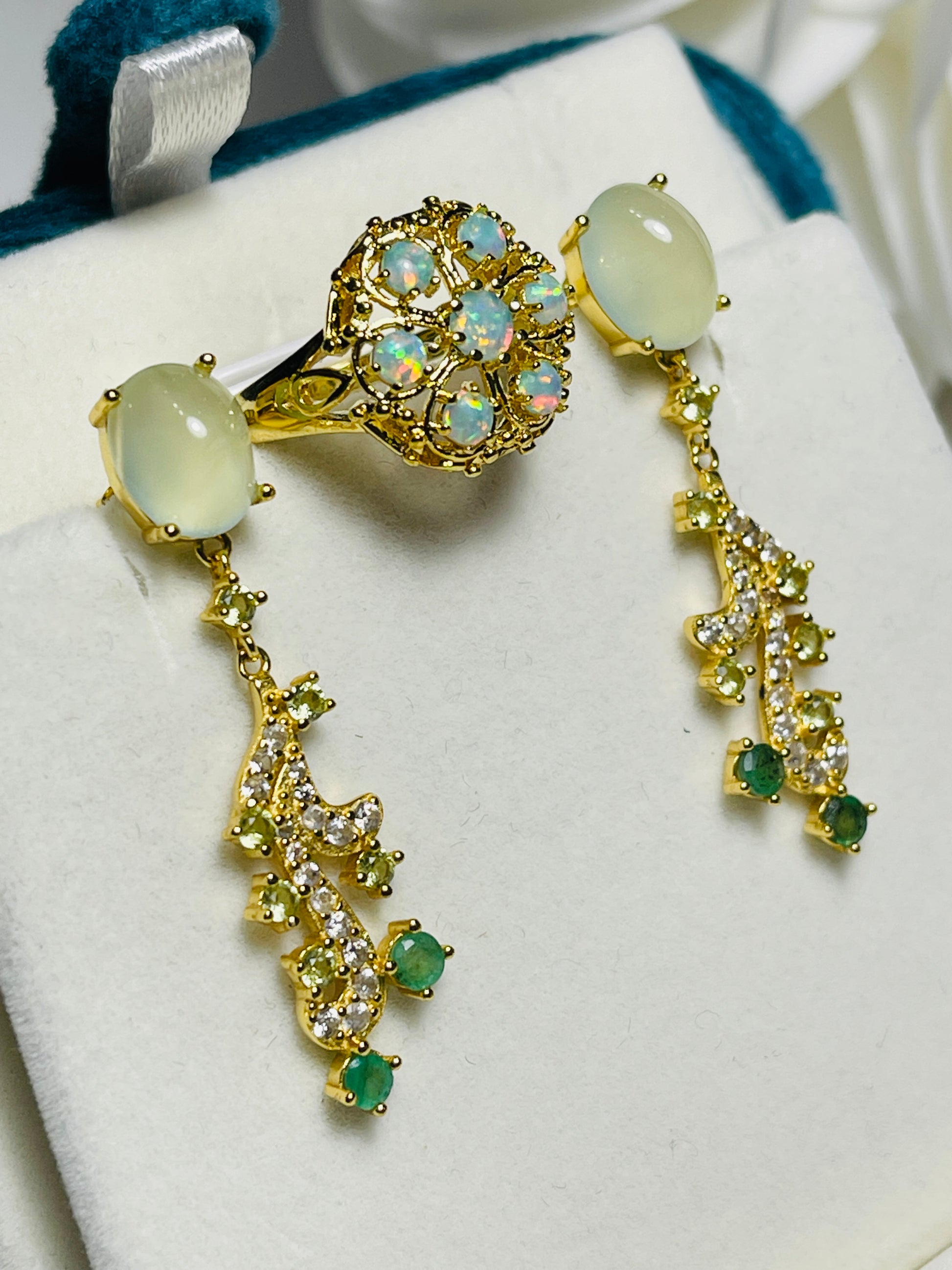Hadmade Jewlery Set with Natural Prehnite, Emerald and Opal