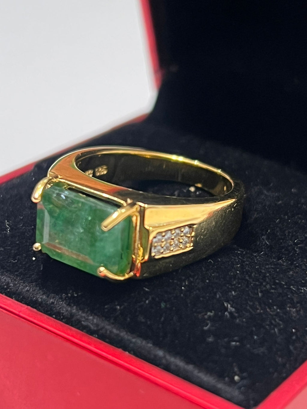 Stunning Handmade Colombian Emerald Ring (Men’s or gender-neutral)