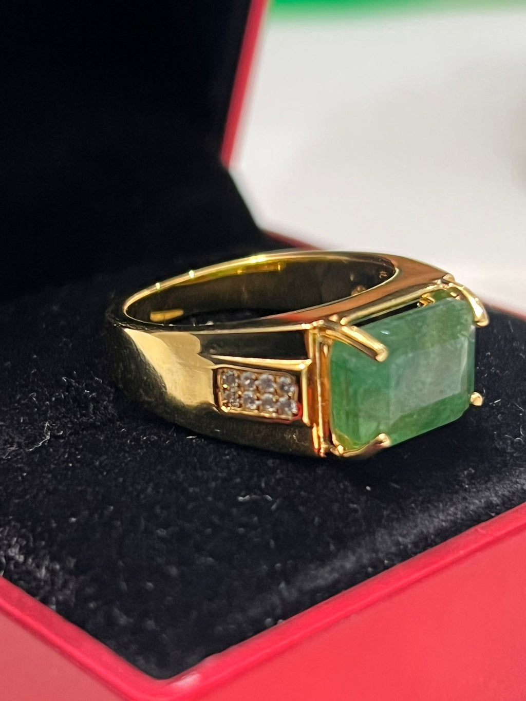 Stunning Handmade Colombian Emerald Ring (Men’s or gender-neutral)