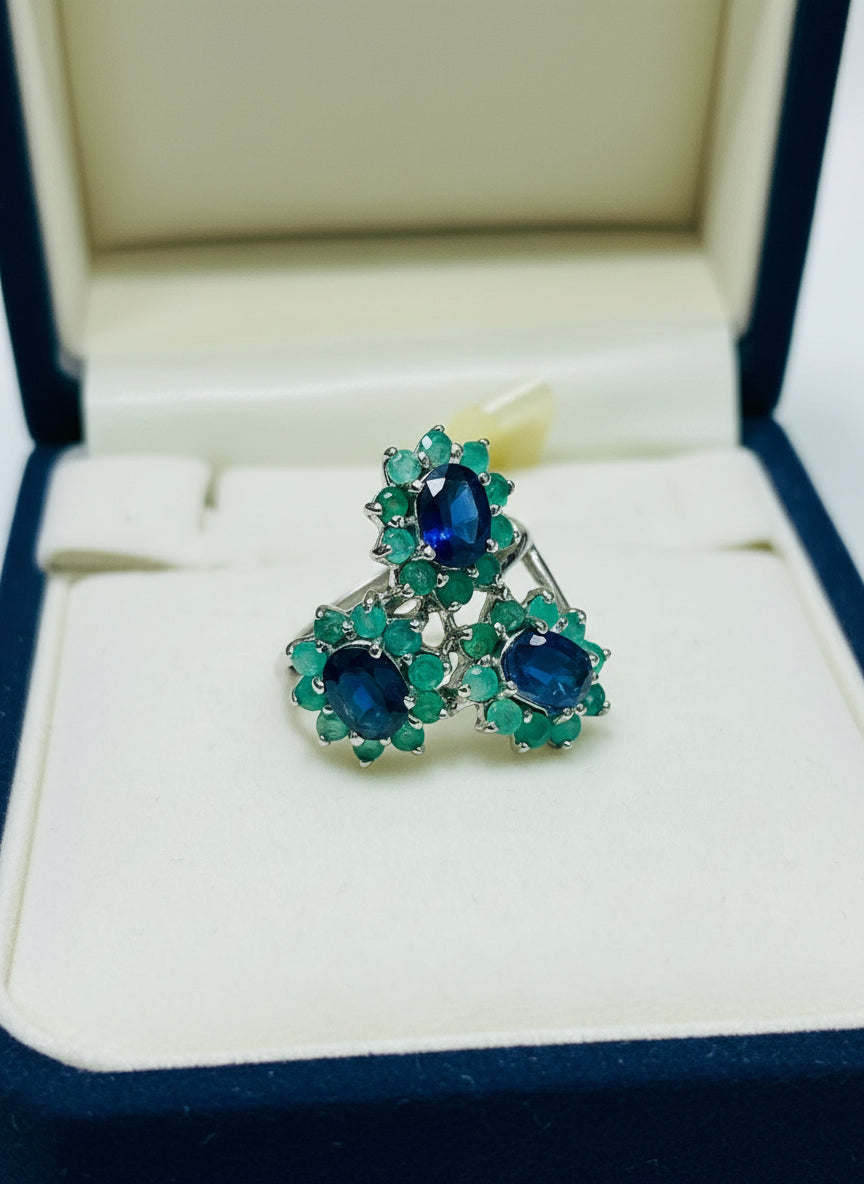 Handmade beautiful Natural Emerald and Kyanite Ring