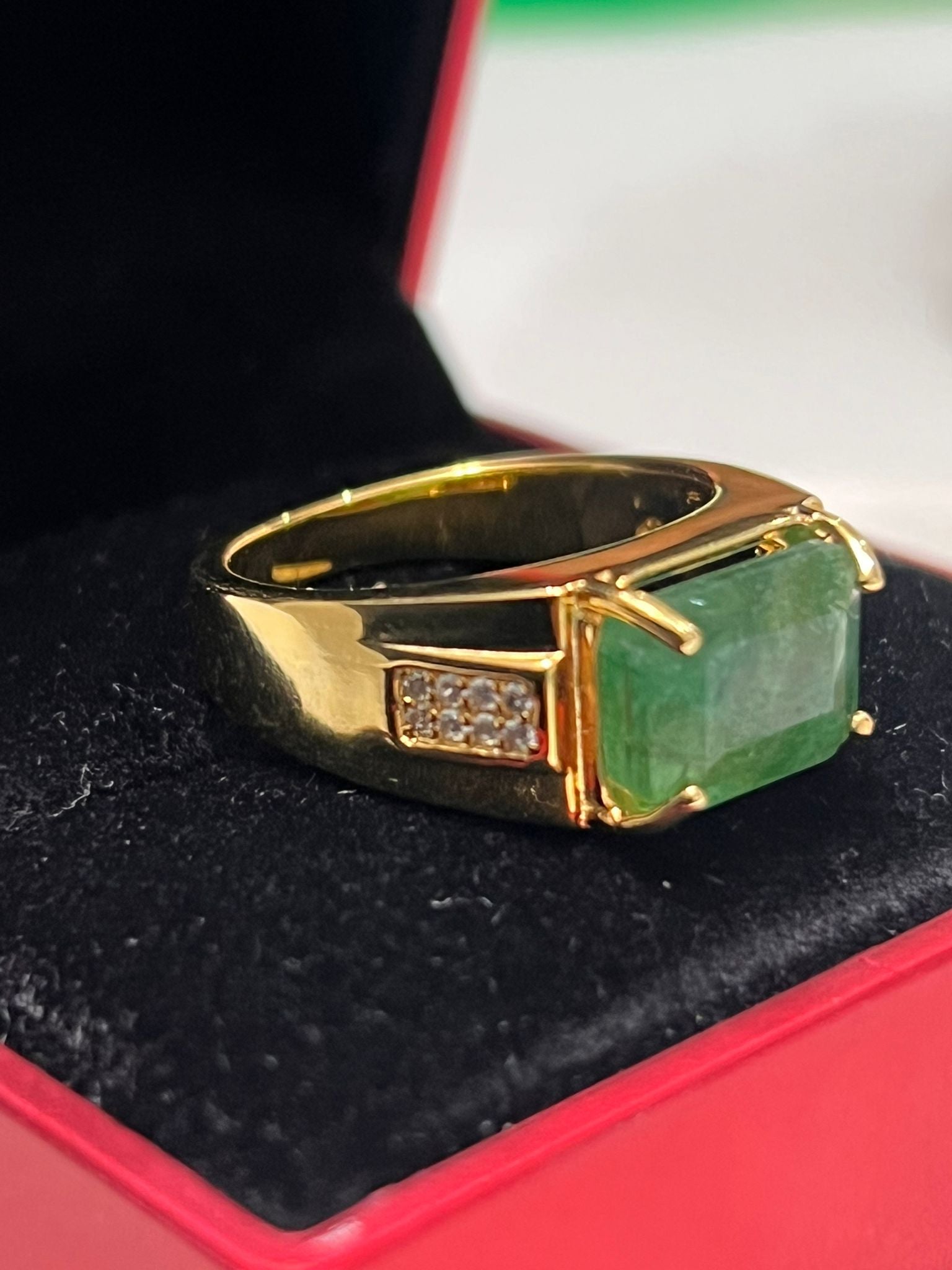 Stunning Handmade Colombian Emerald Ring (Men’s or gender-neutral)