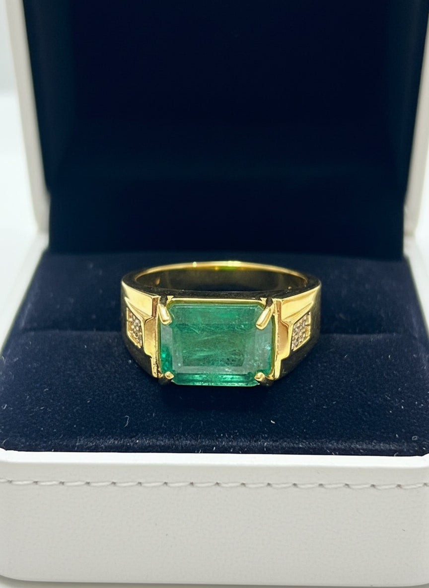 Stunning Handmade Colombian Emerald Ring (Men’s or gender-neutral)