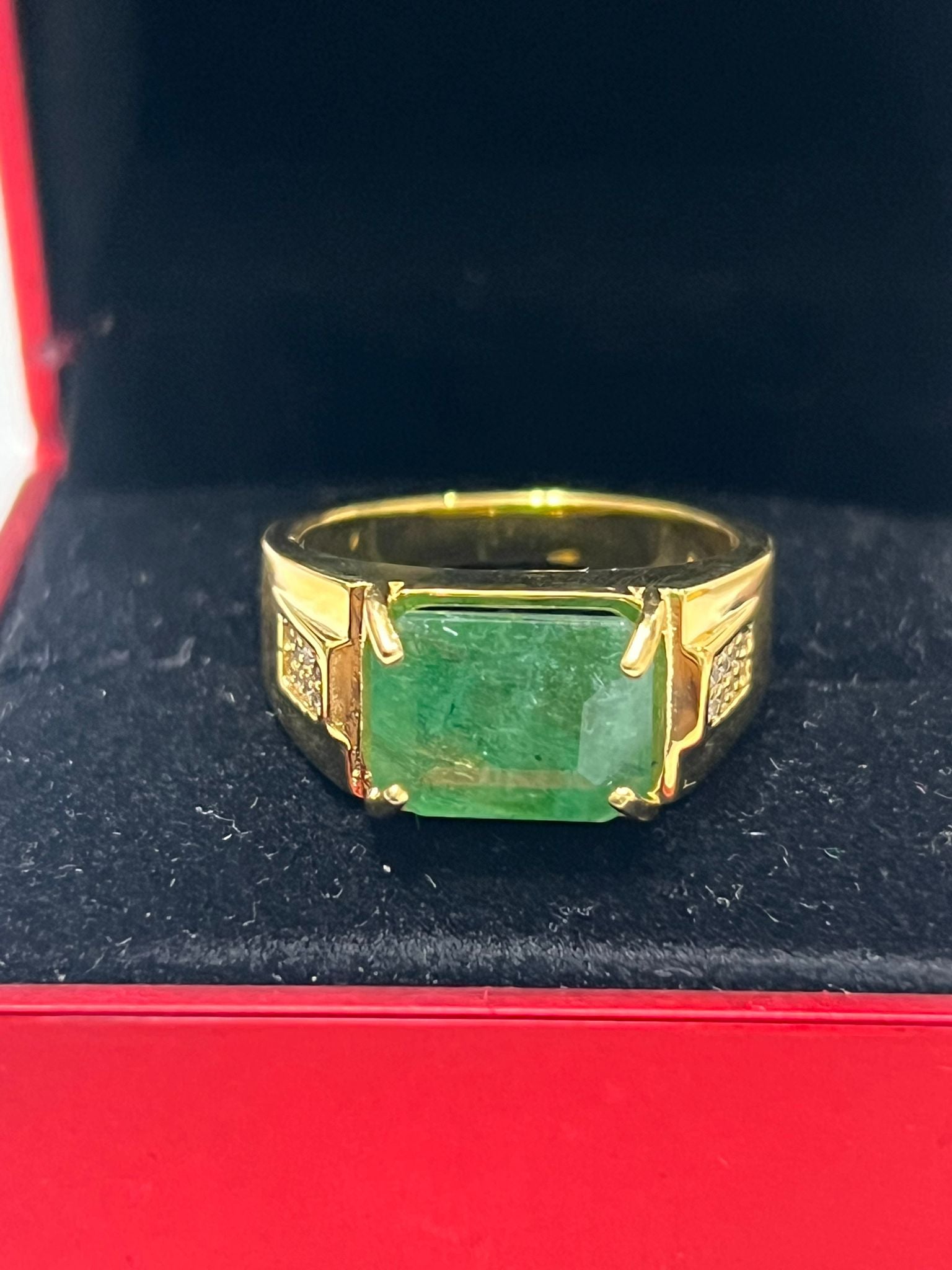 Stunning Handmade Colombian Emerald Ring (Men’s or gender-neutral)