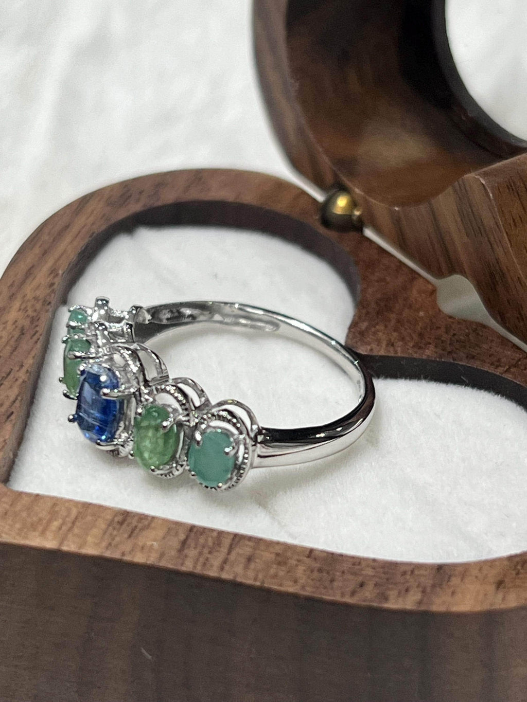 Side profile of the Bochic Kyanite and Colombian Emerald ring, highlighting its elegant setting.