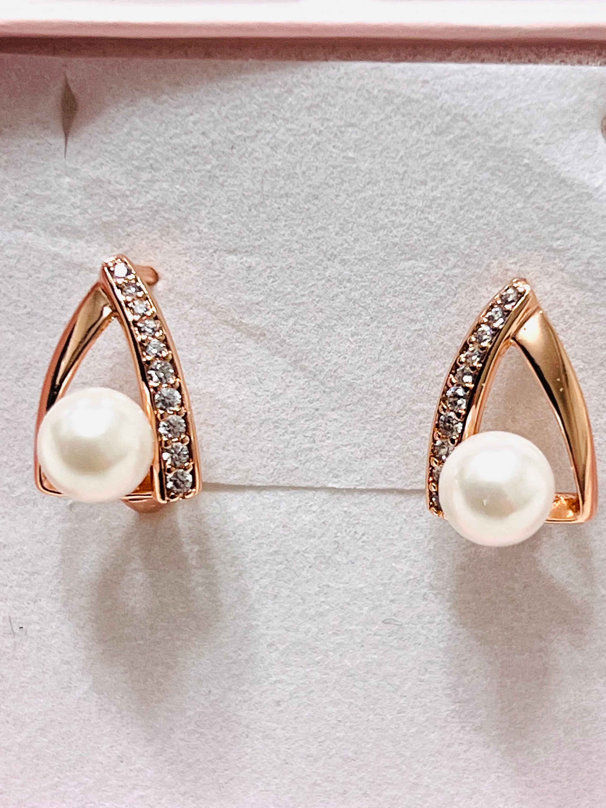14k Rolled Gold Pearl Simplistic Earrings