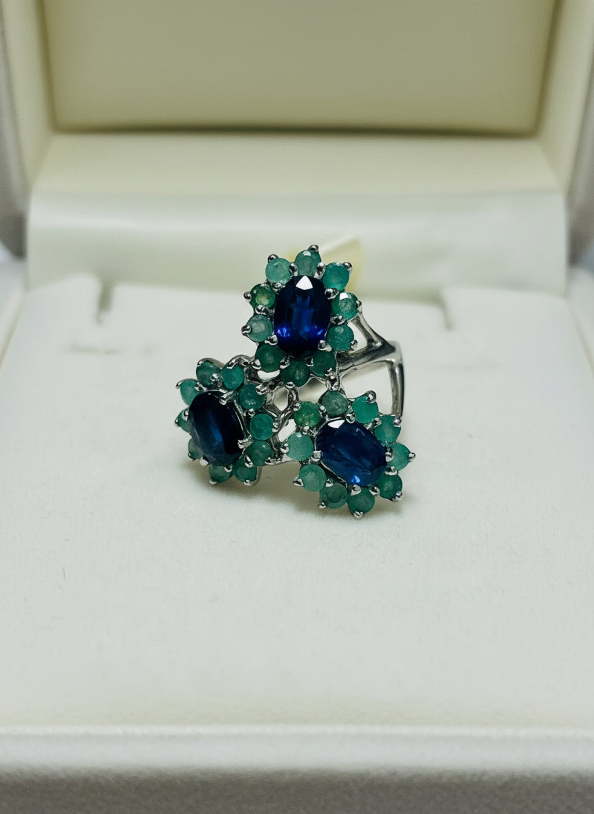 Handmade beautiful Natural Emerald and Kyanite Ring