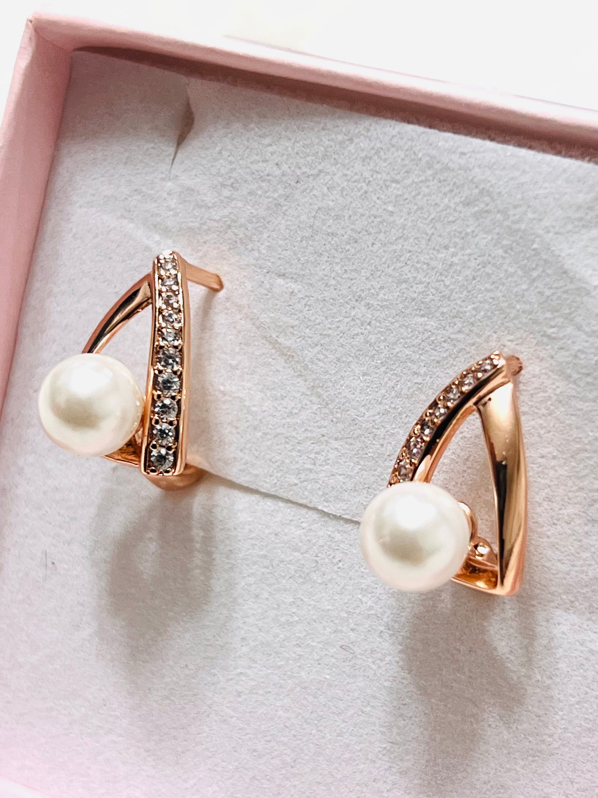 14k Rolled Gold Pearl Simplistic Earrings