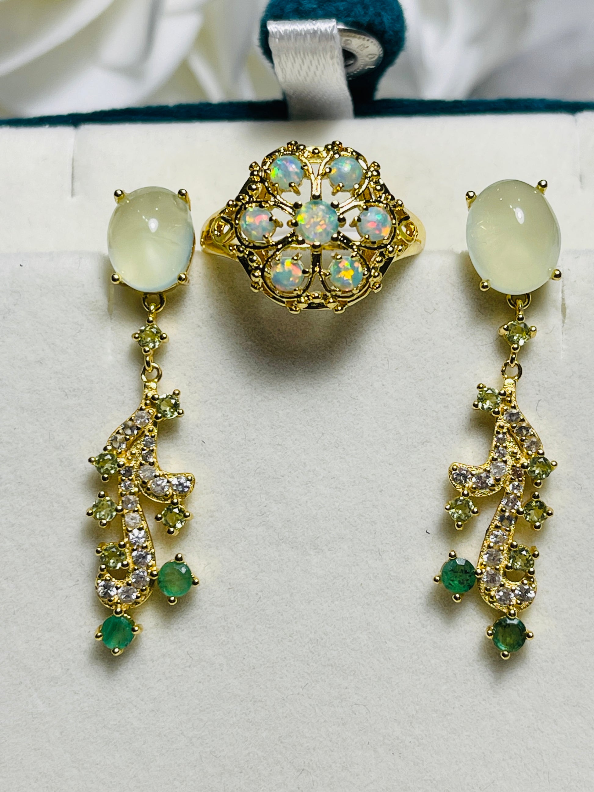 Hadmade Jewlery Set with Natural Prehnite, Emerald and Opal
