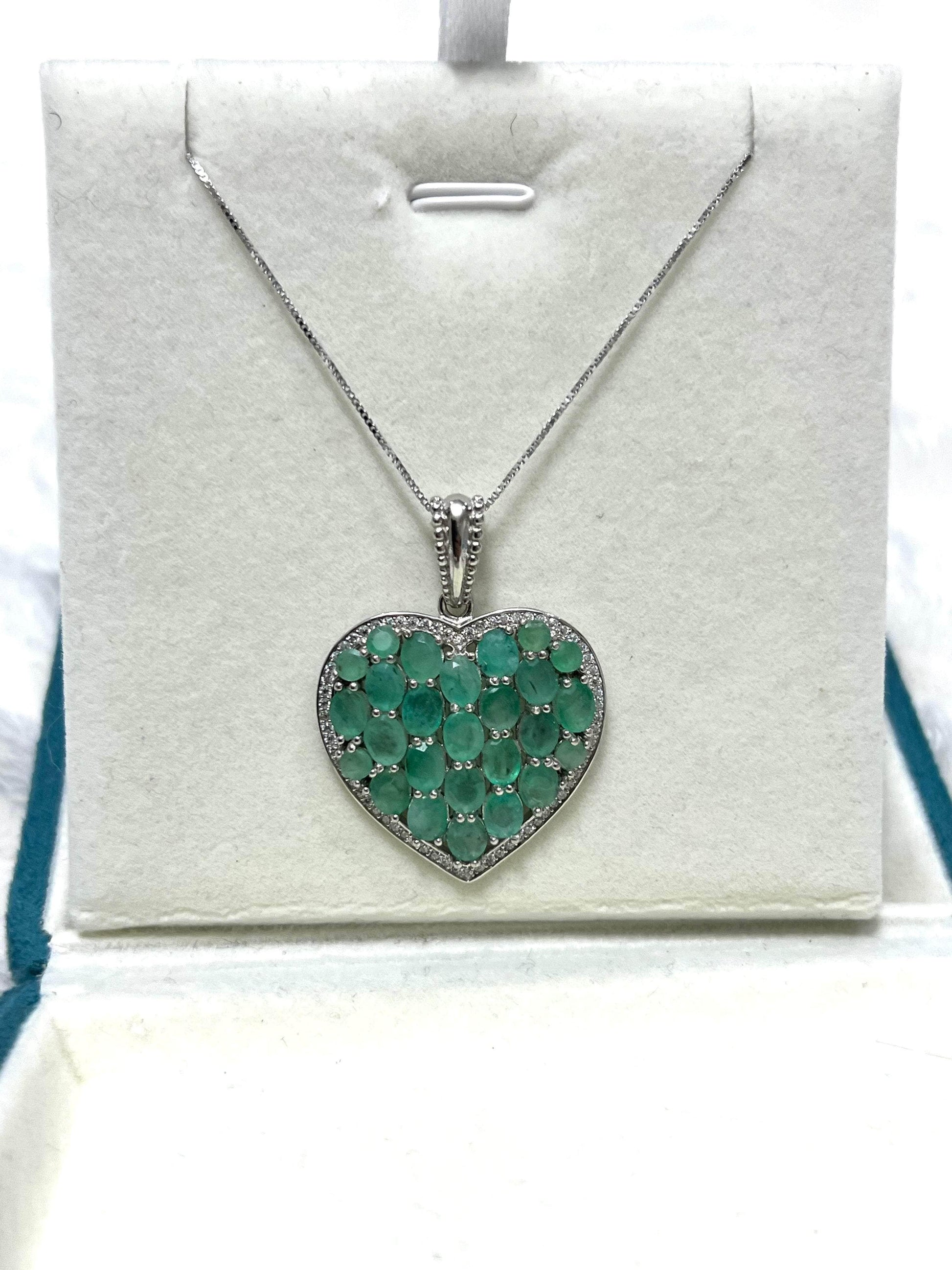 Luxurious 925 sterling silver heart pendant with 7 carat Colombian emeralds and diamonds, presented in a white gift box.
