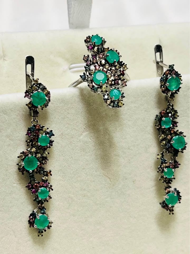 Artisanal natural Colombian emerald and colored sapphire jewelry set, showcasing a cluster ring and linear earrings.
