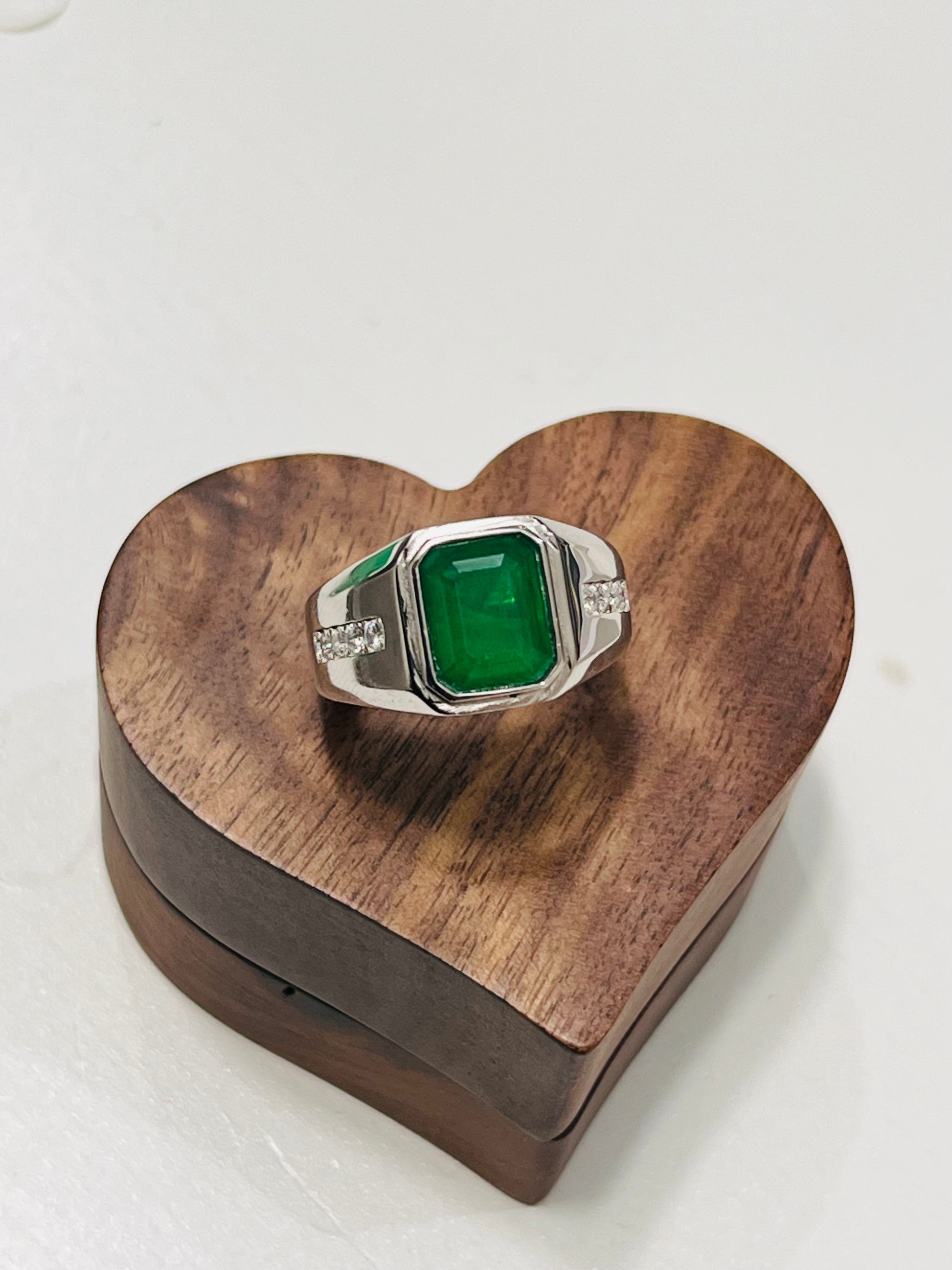Handmade Emerald Ring (men’s) in Platinum Plated over 925S
