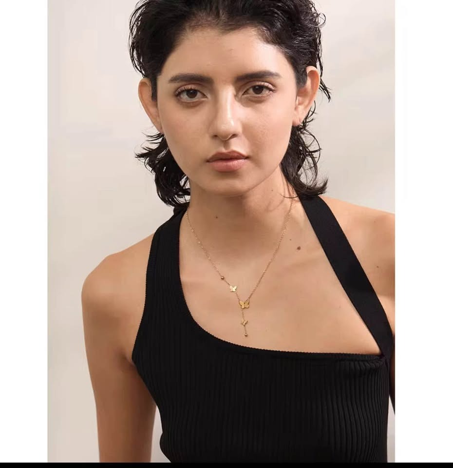 Model wearing a stylish 18k gold vermeil Papillon D'Or butterfly necklace.