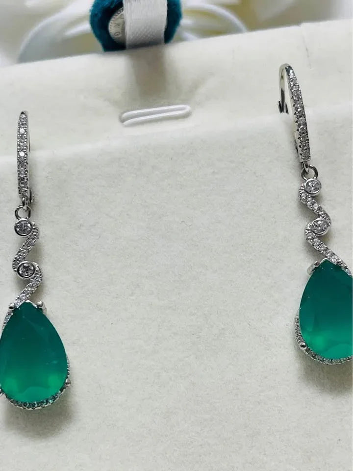  Detailed shot of the sterling silver setting and natural green agate gems in these elegant drop earrings.