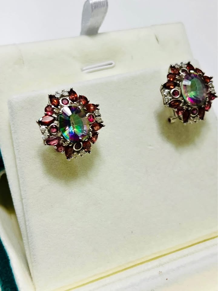  A pair of brilliant earrings with natural mystic quartz and garnet gemstones, perfect for a special occasion.