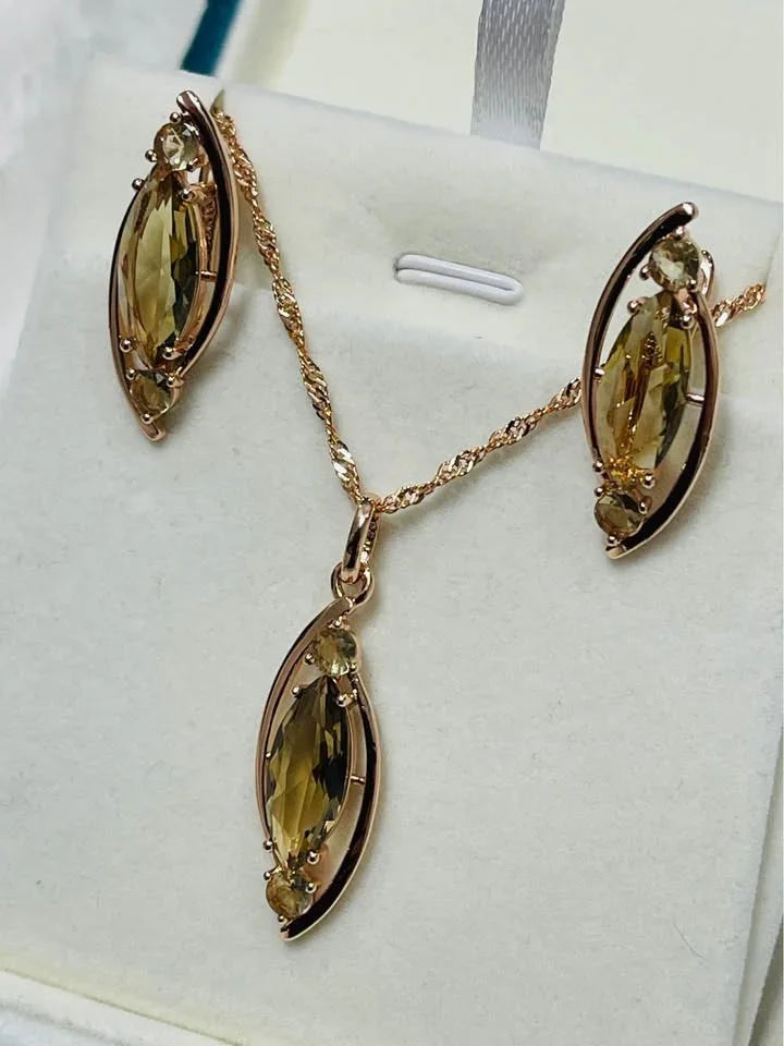 Close-up of a 585RG rose gold citrine necklace and earring set, highlighting the warm tones.