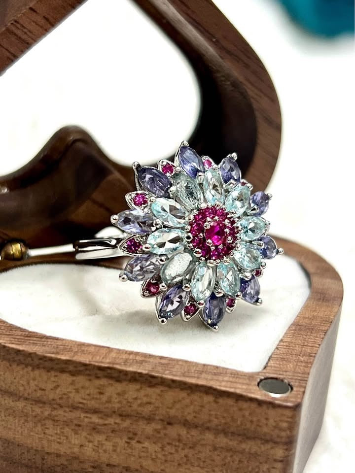  A sterling silver ring with a cluster of pink and pale blue gemstones, designed in a beautiful flower shape.
