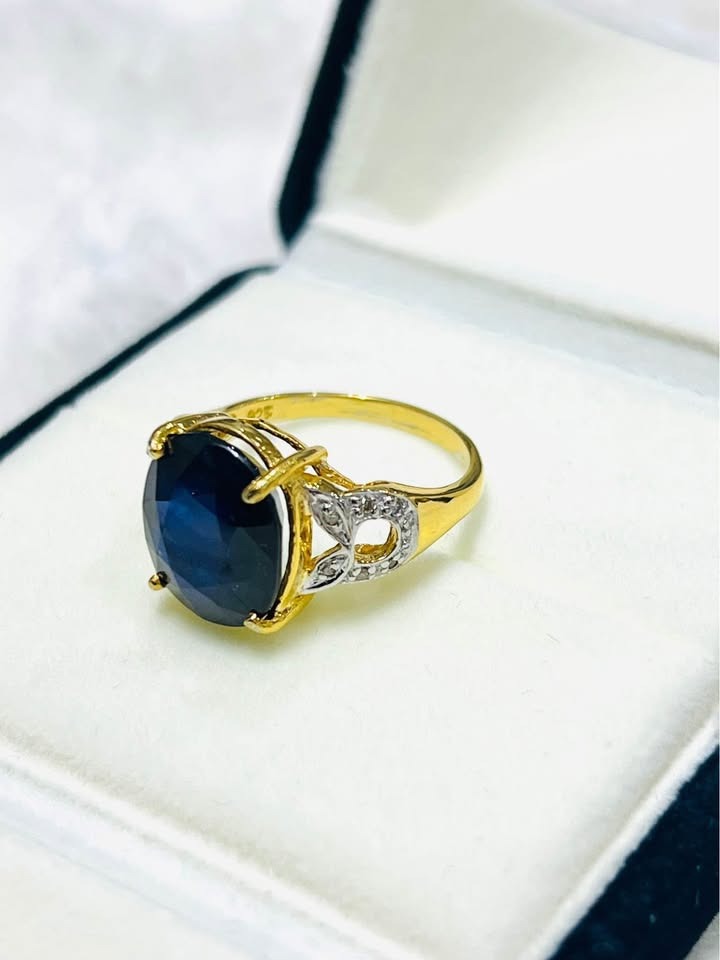 Beautiful 6 CTW natural sapphire ring with diamonds, set in genuine sterling silver and gold plating.