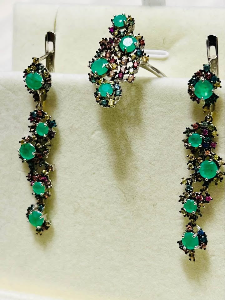  Beautiful natural Colombian emerald and colored sapphire jewelry set with a unique ring and long earrings.