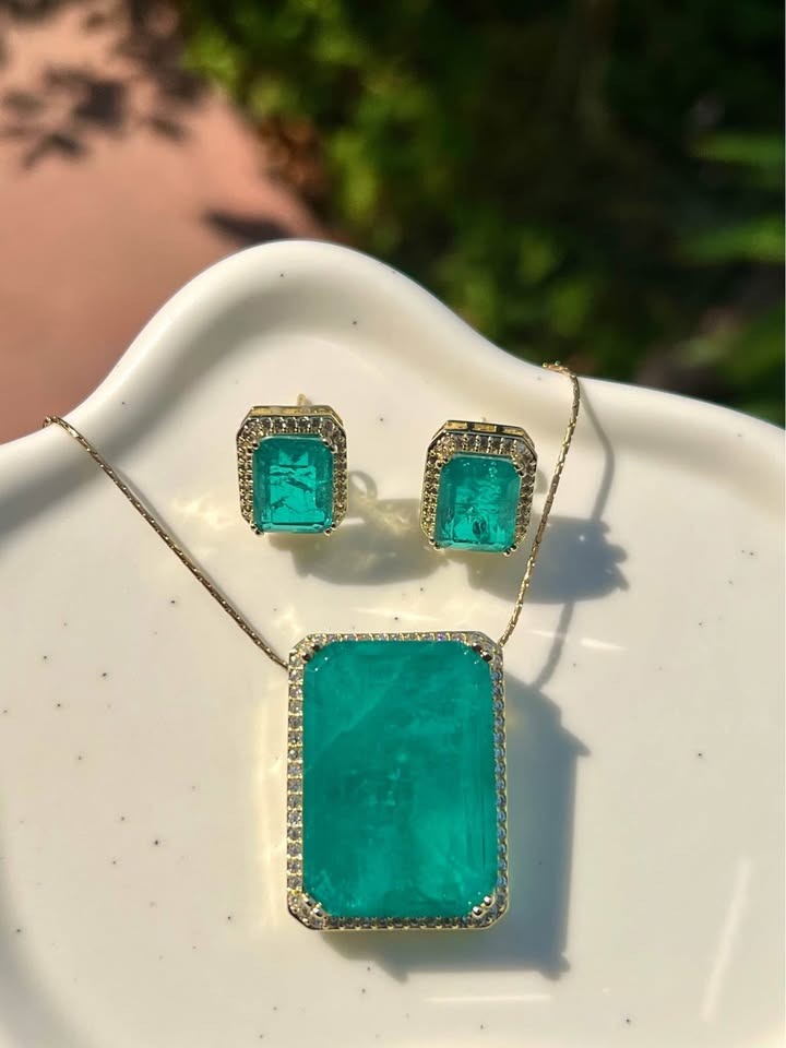 Beautiful Zambian emerald doublet jewelry set, rectangle pendant and earrings, outdoors.