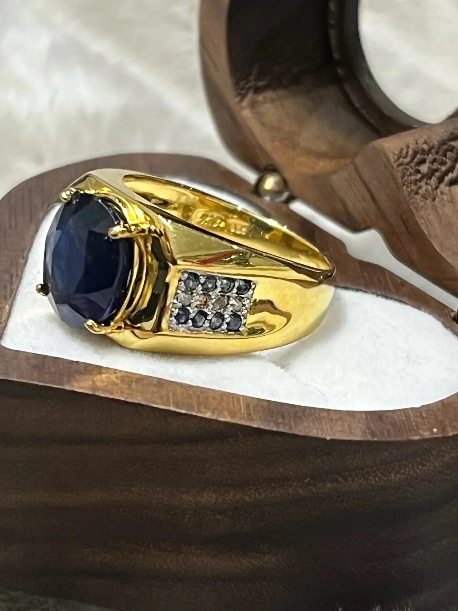 Men’s Ring with natural sapphire, natural diamonds - 5 CTW - Eva & Elie