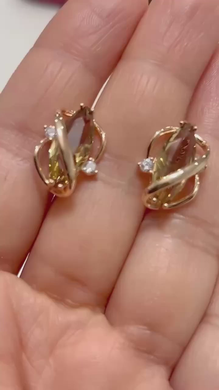 These rose gold-filled earrings feature a stunning citrine stone surrounded by a delicate twist design.