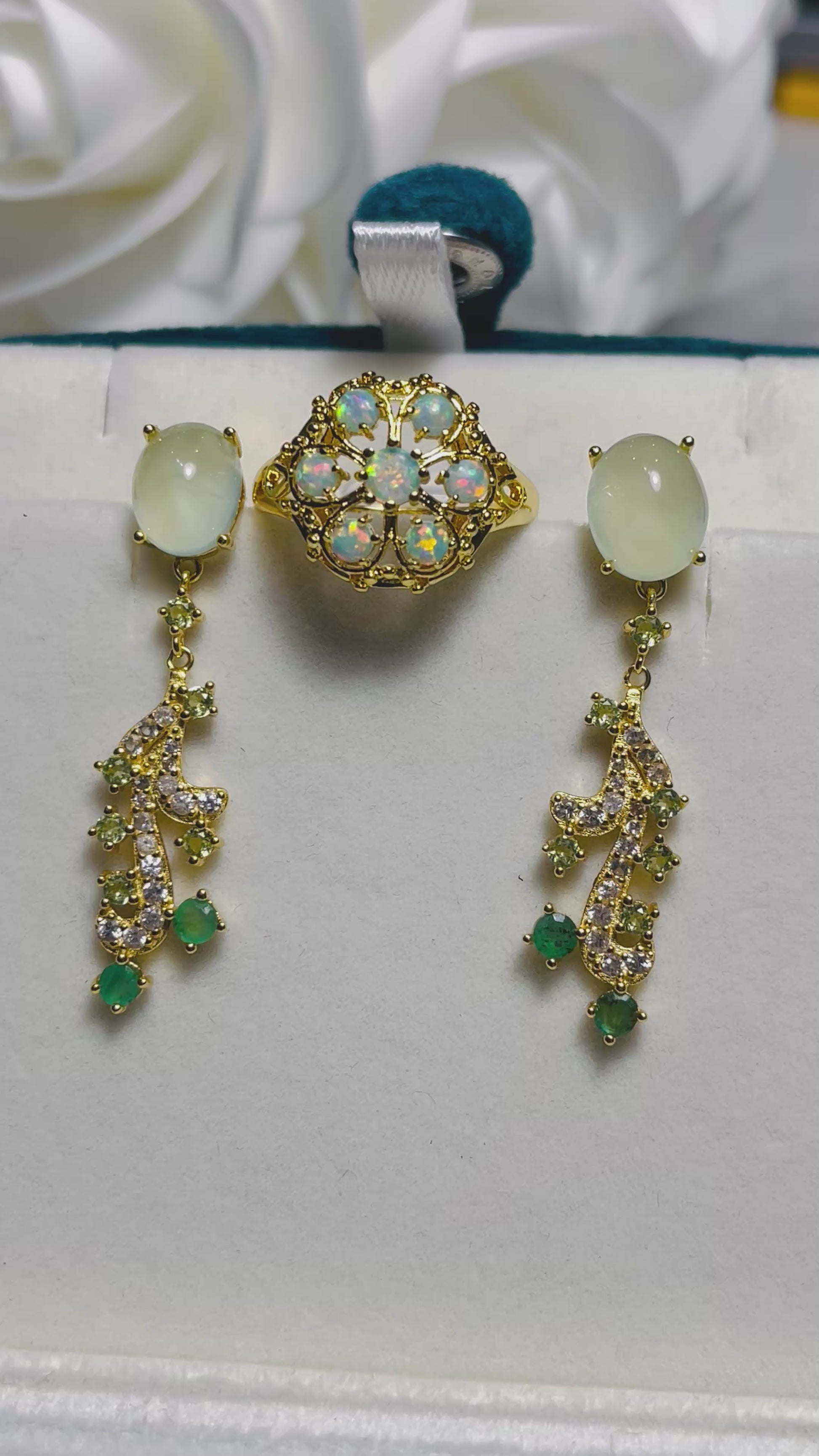Hadmade Jewlery Set with Natural Prehnite, Emerald and Opal